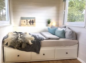 Tiny House Bett, https://auszeit-france.fr/, Urlaub in Frankreich